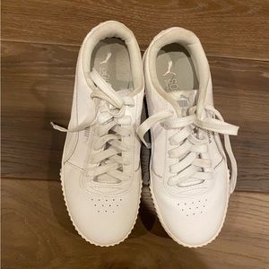 White puma sneakers